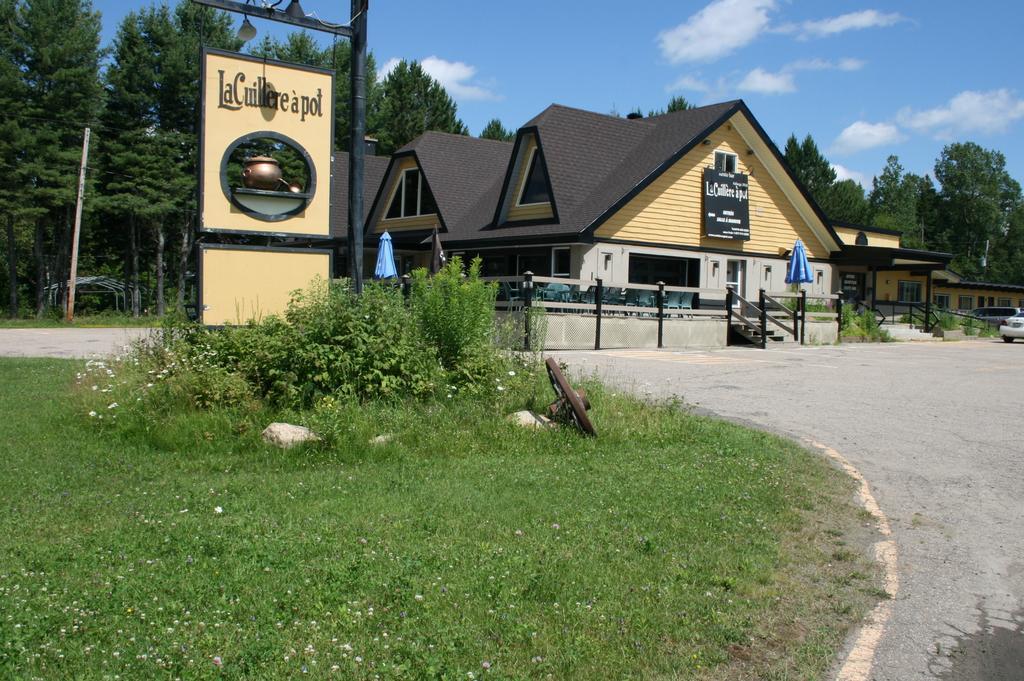 Hôtel La Cuillere A Pot à Saint-Donat-de-Montcalm Extérieur photo