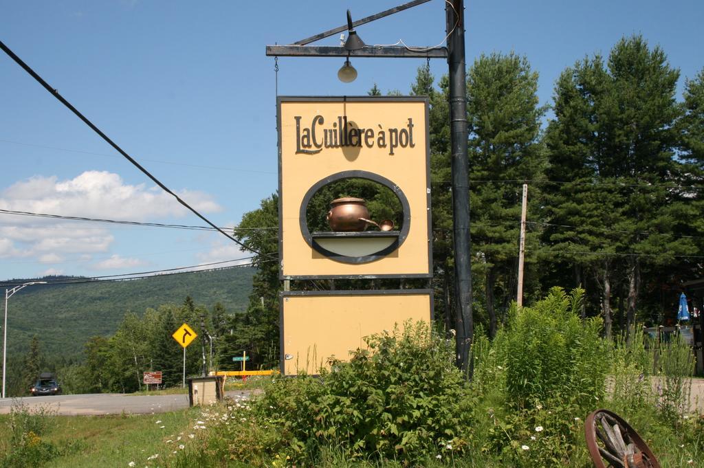 Hôtel La Cuillere A Pot à Saint-Donat-de-Montcalm Extérieur photo