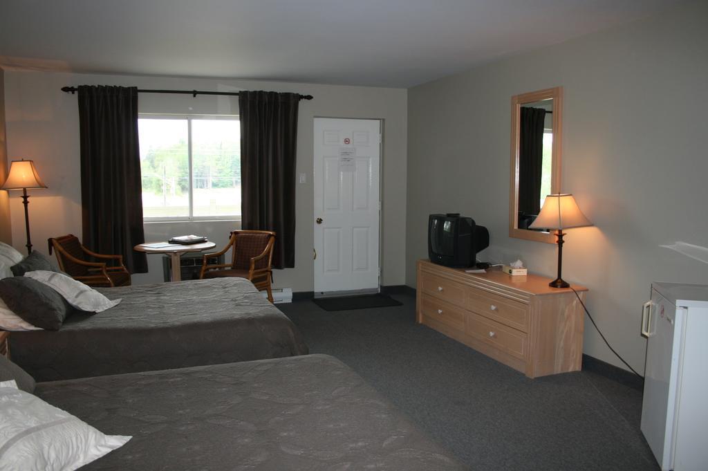Hôtel La Cuillere A Pot à Saint-Donat-de-Montcalm Extérieur photo