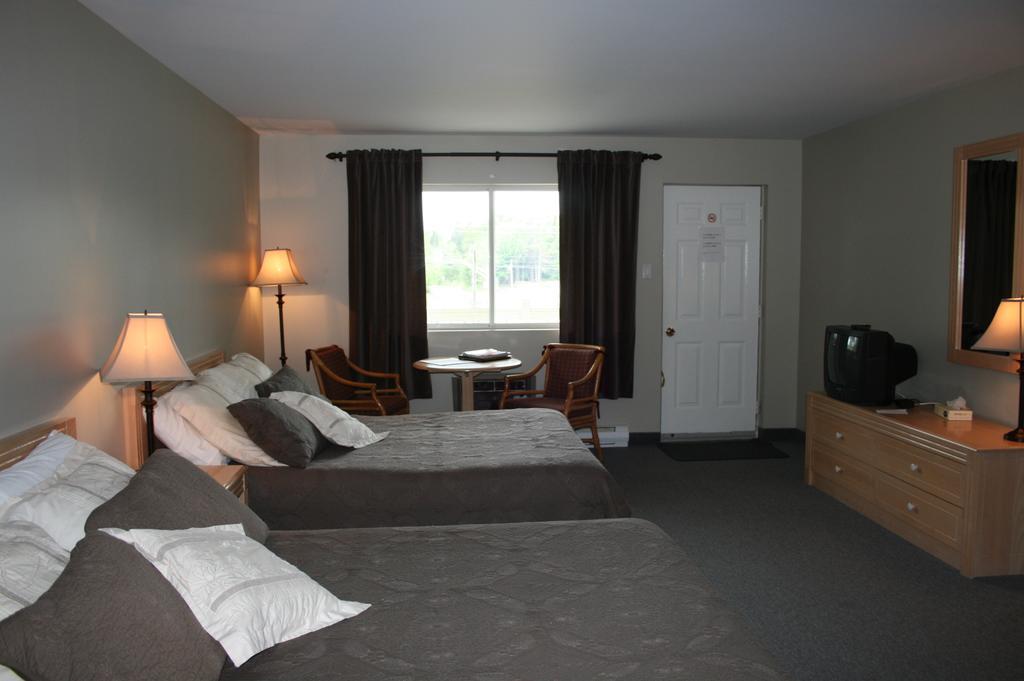 Hôtel La Cuillere A Pot à Saint-Donat-de-Montcalm Chambre photo